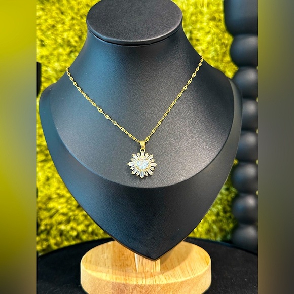 NIB- 18” Stainless Steel Golden Crystal Snowflake Necklace - Picture 1 of 3